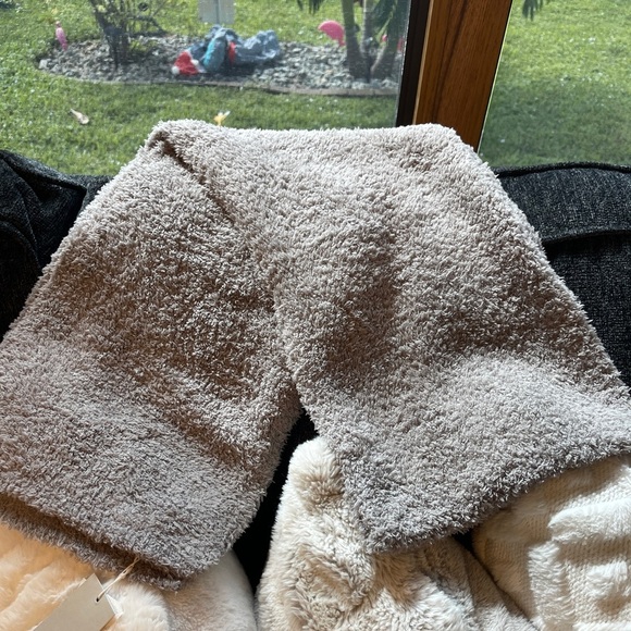 BAREFOOT DREAMS CozyChic Scarf In Grey - Picture 4 of 11